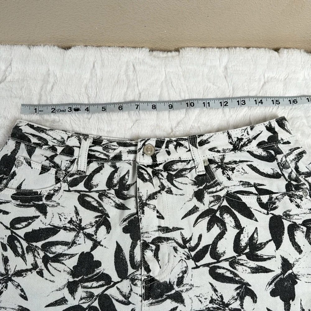 Fashion Nova Black White Tropical Leaf Print Distressed Denim Shorts Size 11